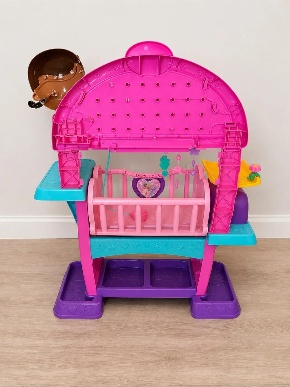Disney Jr. Doc McStuffins Baby All-in-One Nursery playset WORKS GREAT RARE HTF